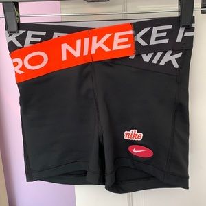 Nike Pro shorts 🧡🖤